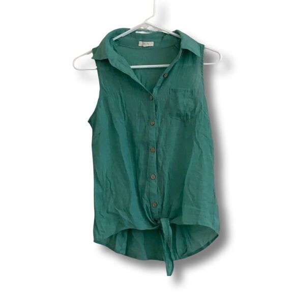 🌼3/$15🌼 Green tie-front, button-up top - Picture 2 of 8